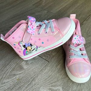 NWOT Disney Girls 12 Light ✨ Up High top sneakers